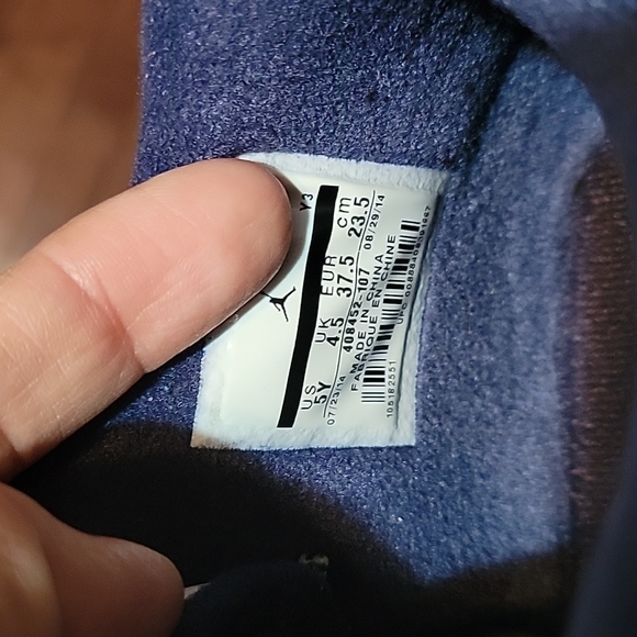 Air Jordans, size 5 youth, EUC🎉🎊 - Picture 6 of 7